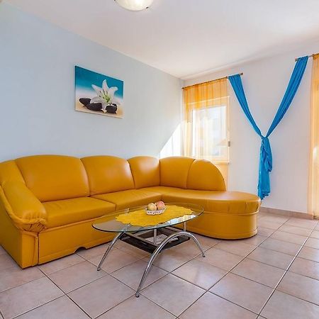 Apartment Ellis Premantura Luaran gambar