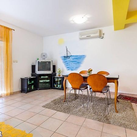 Apartment Ellis Premantura Luaran gambar